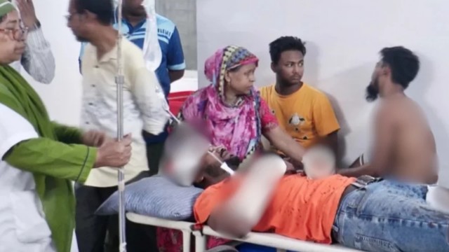 র‍্যাবের তিন কর্মকর্তাকে কুপিয়ে জখম